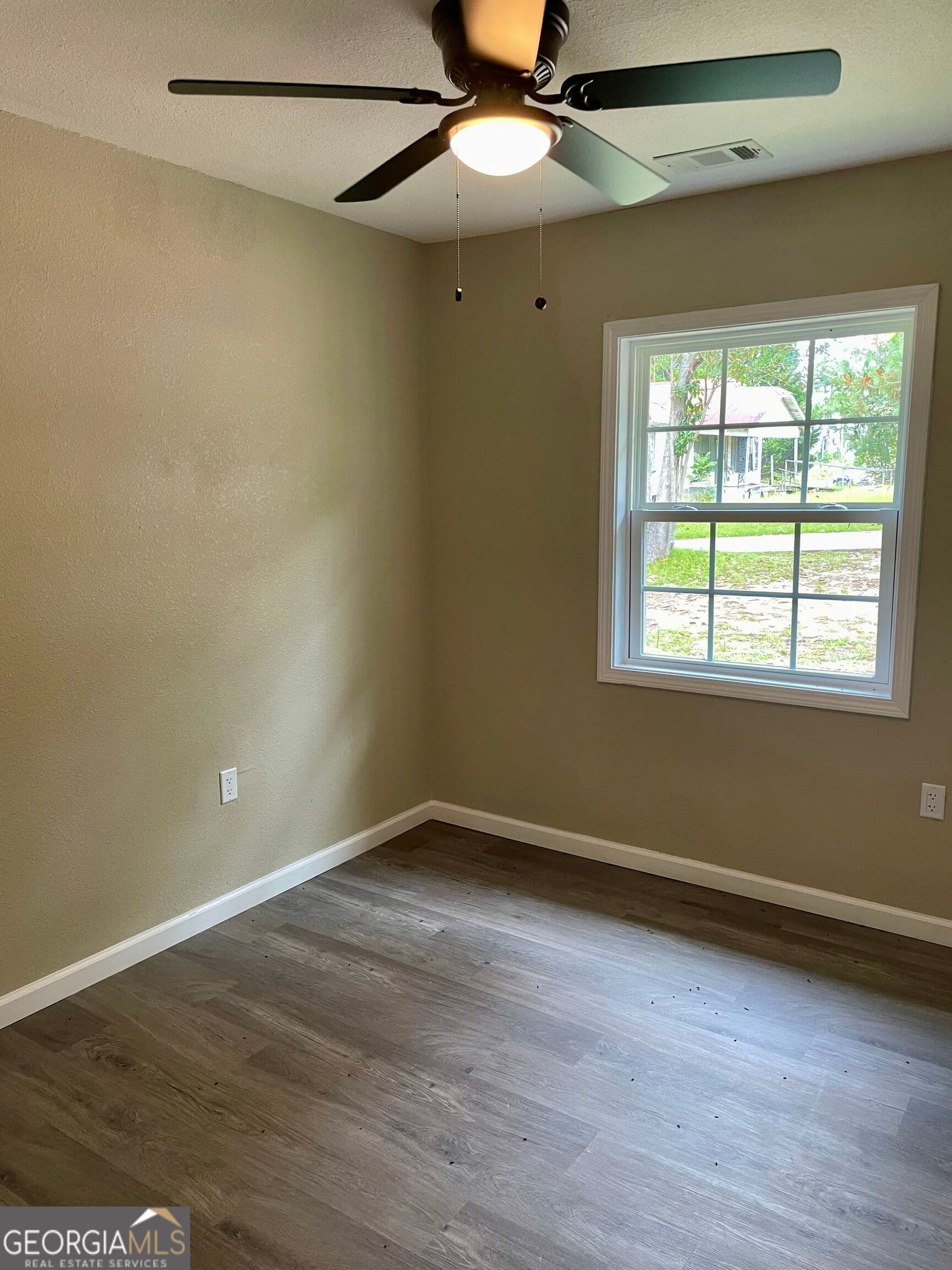 3 bedroom, 1.5 bathroom, 1,248 sq ft single family residence for sale at 1109 5th Avenue, Vidalia, GA 30474 — photo 4