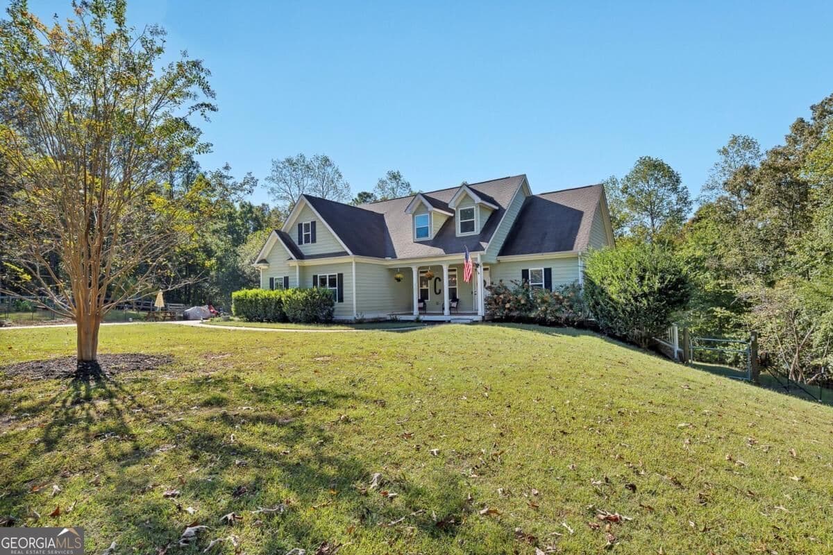 4 bedroom, 3 bathroom, 2,291 sq ft single family residence under contract at 810 Flatbottom Road, Ball Ground, GA 30107 — photo 2