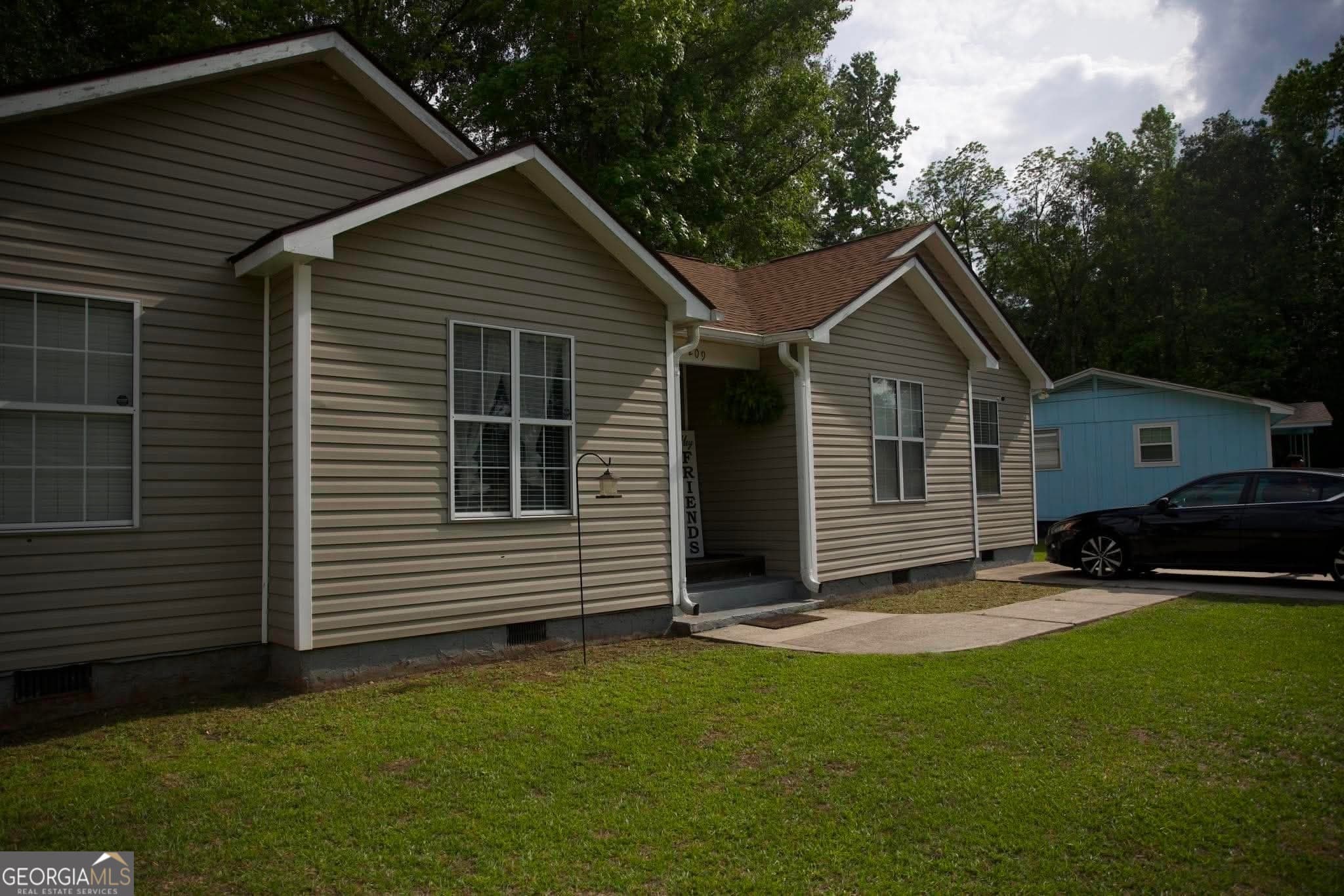 3 bedroom, 2 bathroom, 1,198 sq ft single family residence for sale at 209 Maple Street, Statesboro, GA 30458 — photo 2