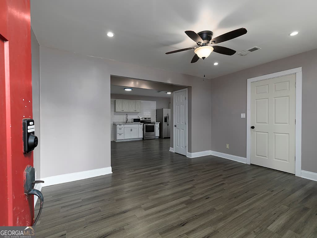 4 bedroom, 2 bathroom, 1,679 sq ft single family residence for sale at 234 E Memorial Drive, Dallas, GA 30132 — photo 3