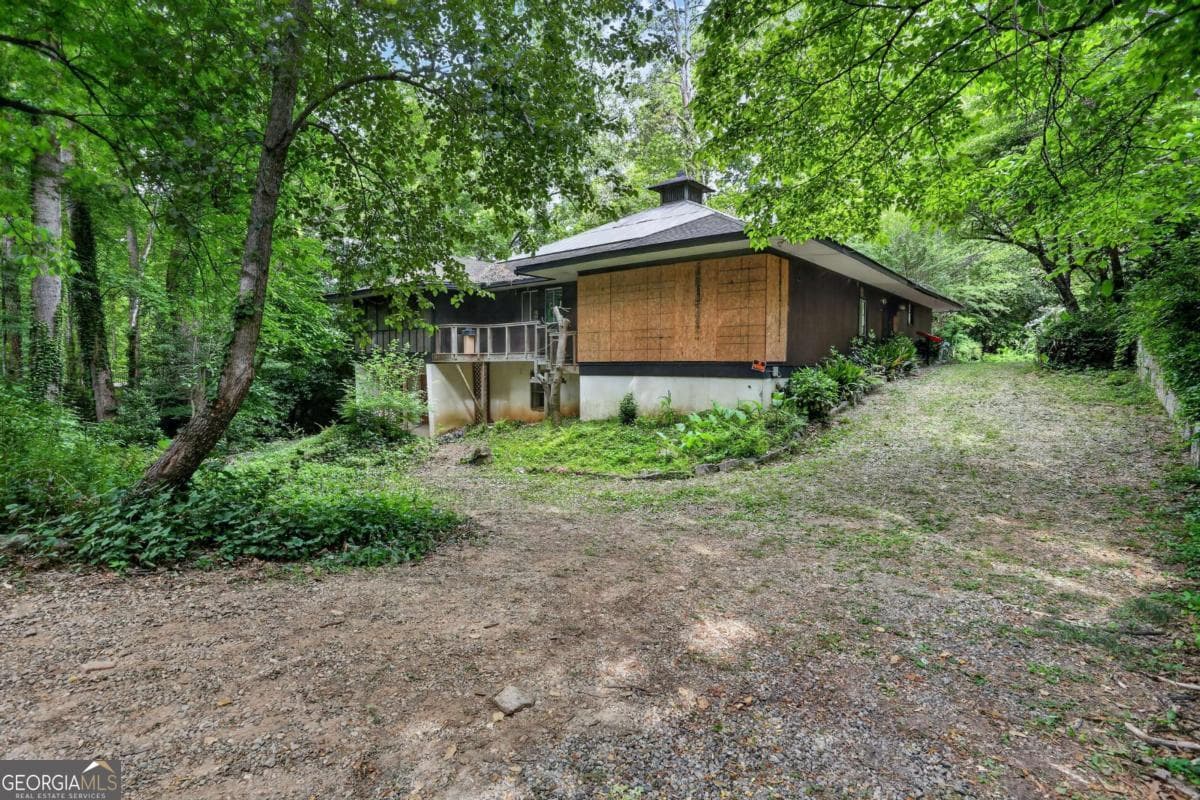 5 bedroom, 4 bathroom, 2,786 sq ft single family residence sold at 4015 Mcclatchey Circle, Atlanta, GA 30342