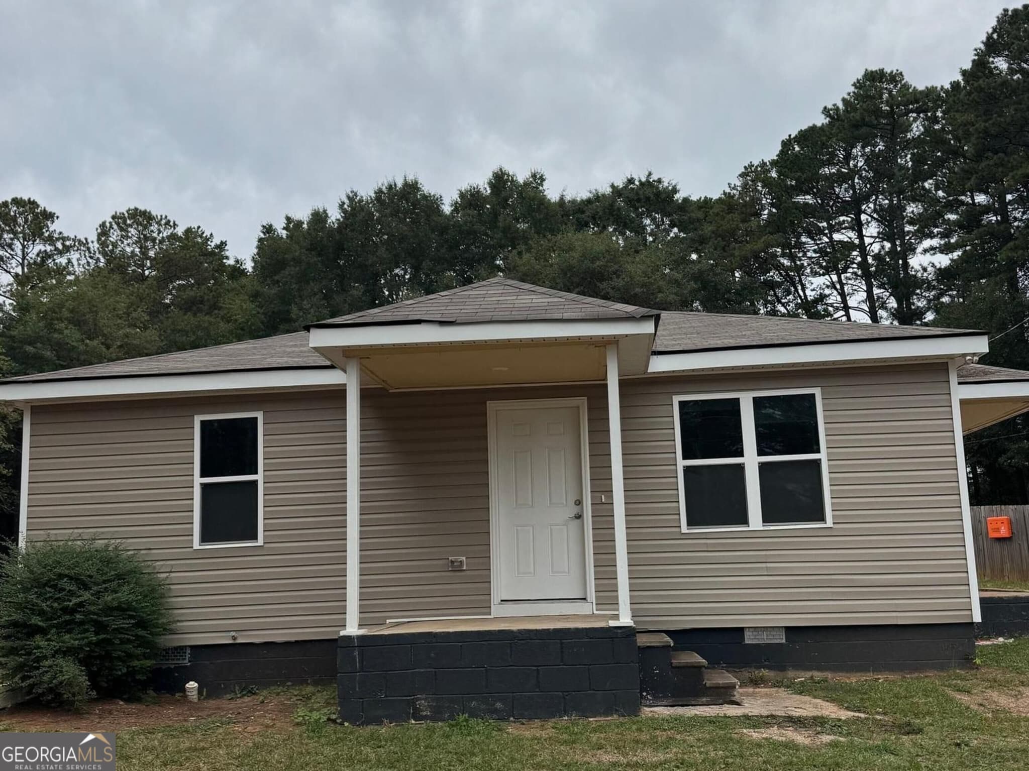 2 bedroom, 1 bathroom, 832 sq ft single family residence for sale at 1615 Highway 138, Monroe, GA 30655 — photo 2