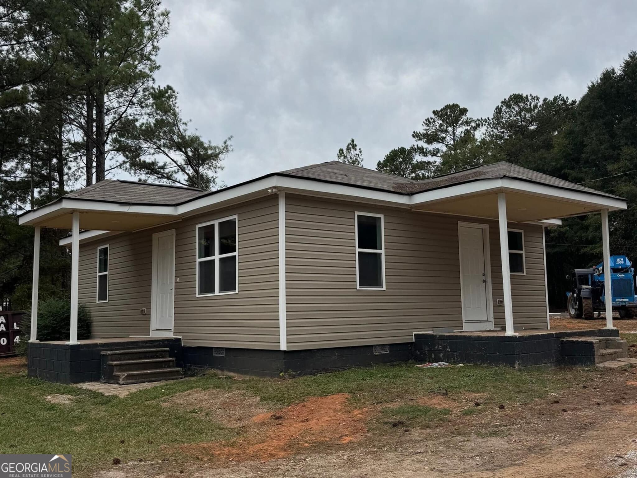 2 bedroom, 1 bathroom, 832 sq ft single family residence for sale at 1615 Highway 138, Monroe, GA 30655 — photo 1 of 14