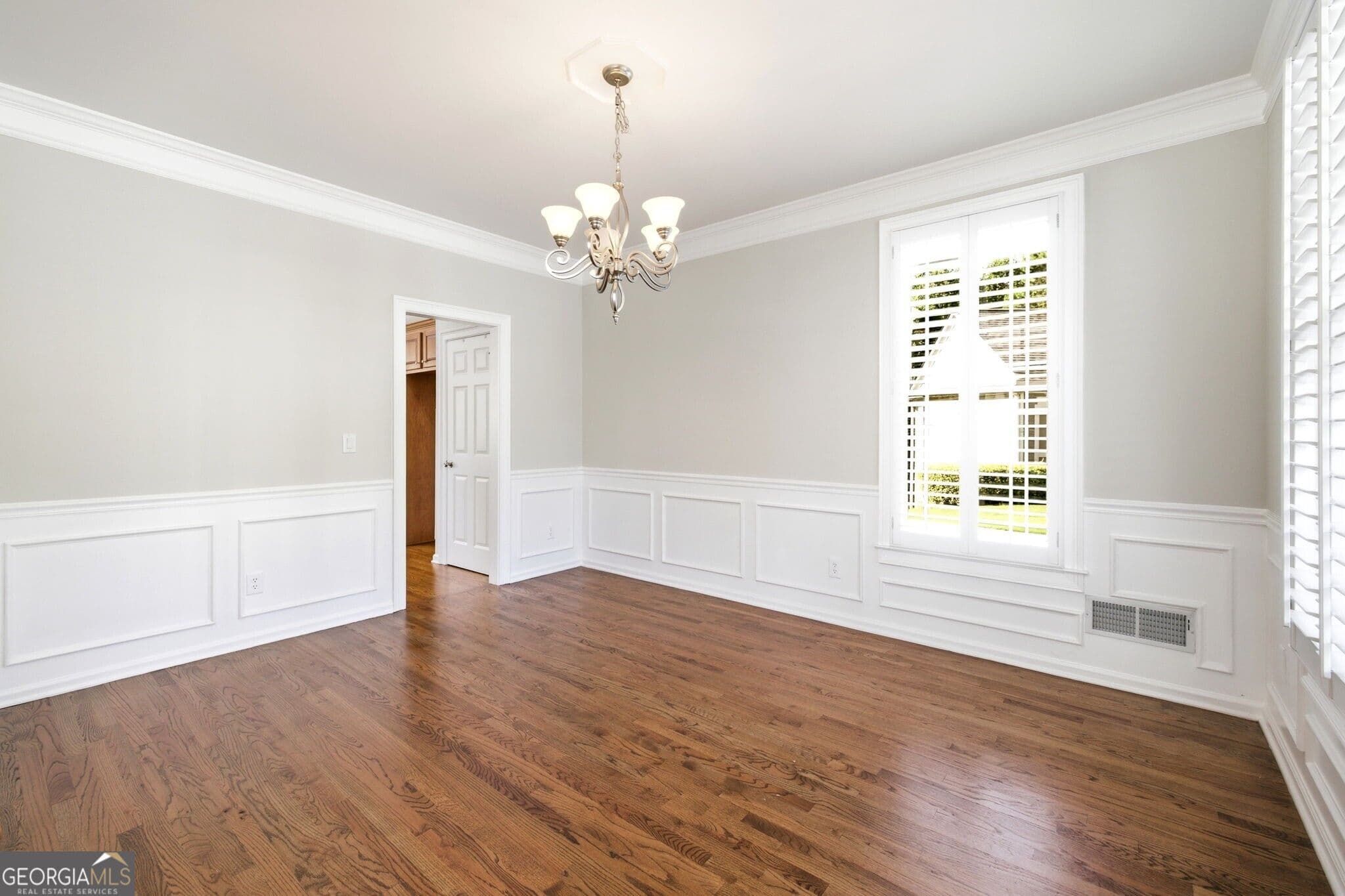 5 bedroom, 4.5 bathroom, 4,985 sq ft single family residence for sale at 7327 Rocking Chair Lane, Hoschton, GA 30548 — photo 9