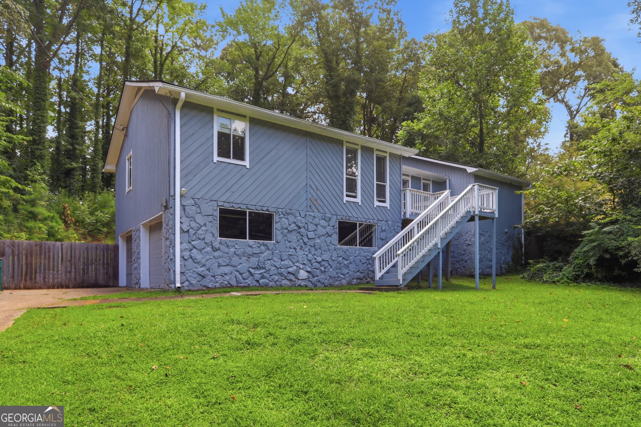 3 bedroom, 2 bathroom, 1,556 sq ft single family residence for sale at 124 Creekview Drive, Woodstock, GA 30188 — photo 7
