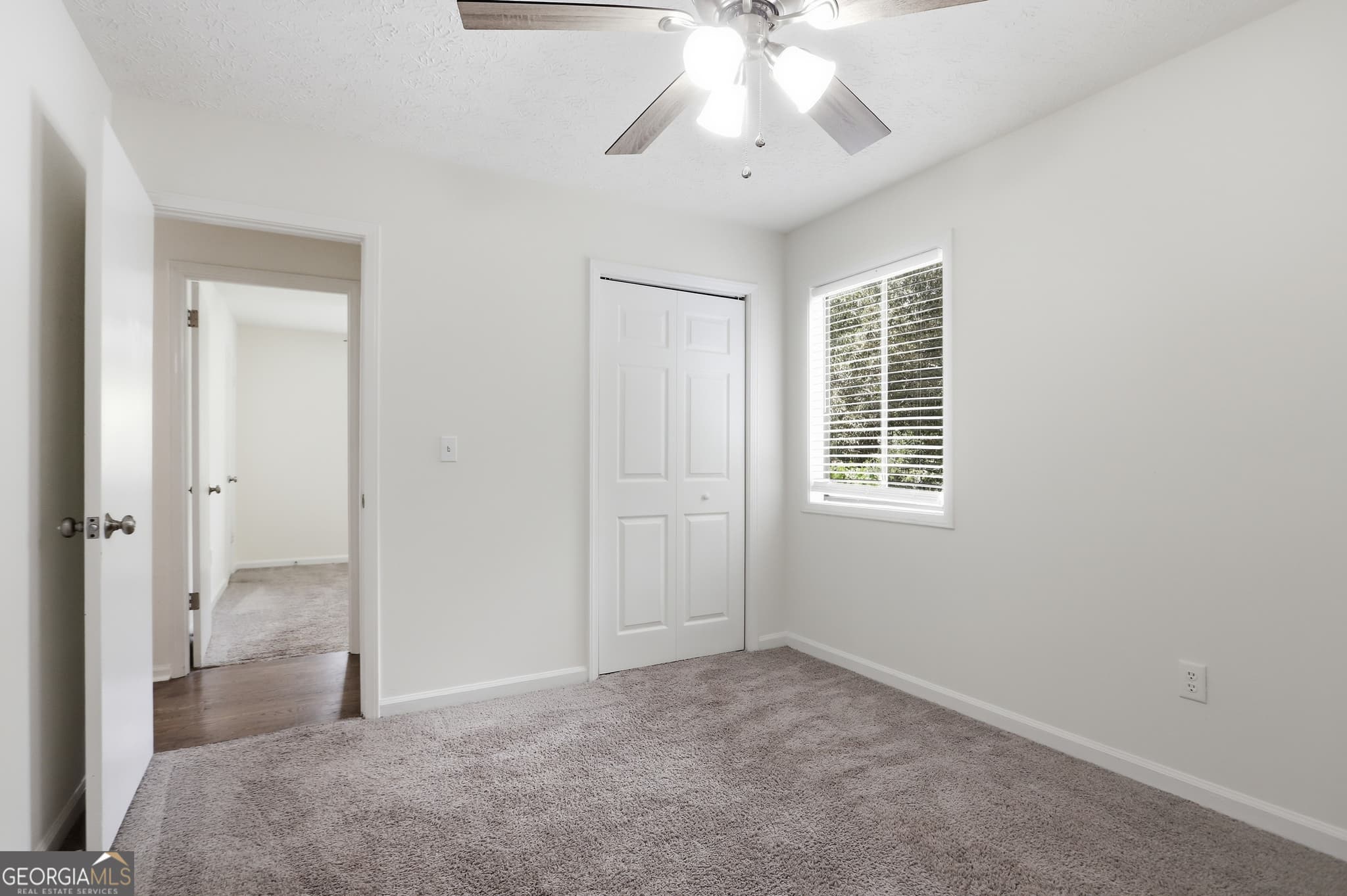 3 bedroom, 2 bathroom, 1,556 sq ft single family residence for sale at 124 Creekview Drive, Woodstock, GA 30188 — photo 4