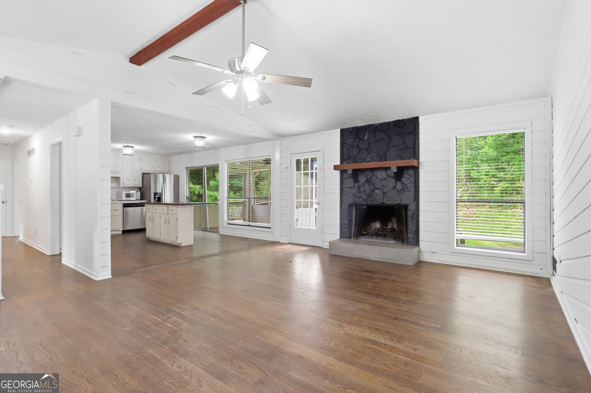3 bedroom, 2 bathroom, 1,556 sq ft single family residence for sale at 124 Creekview Drive, Woodstock, GA 30188 — photo 8