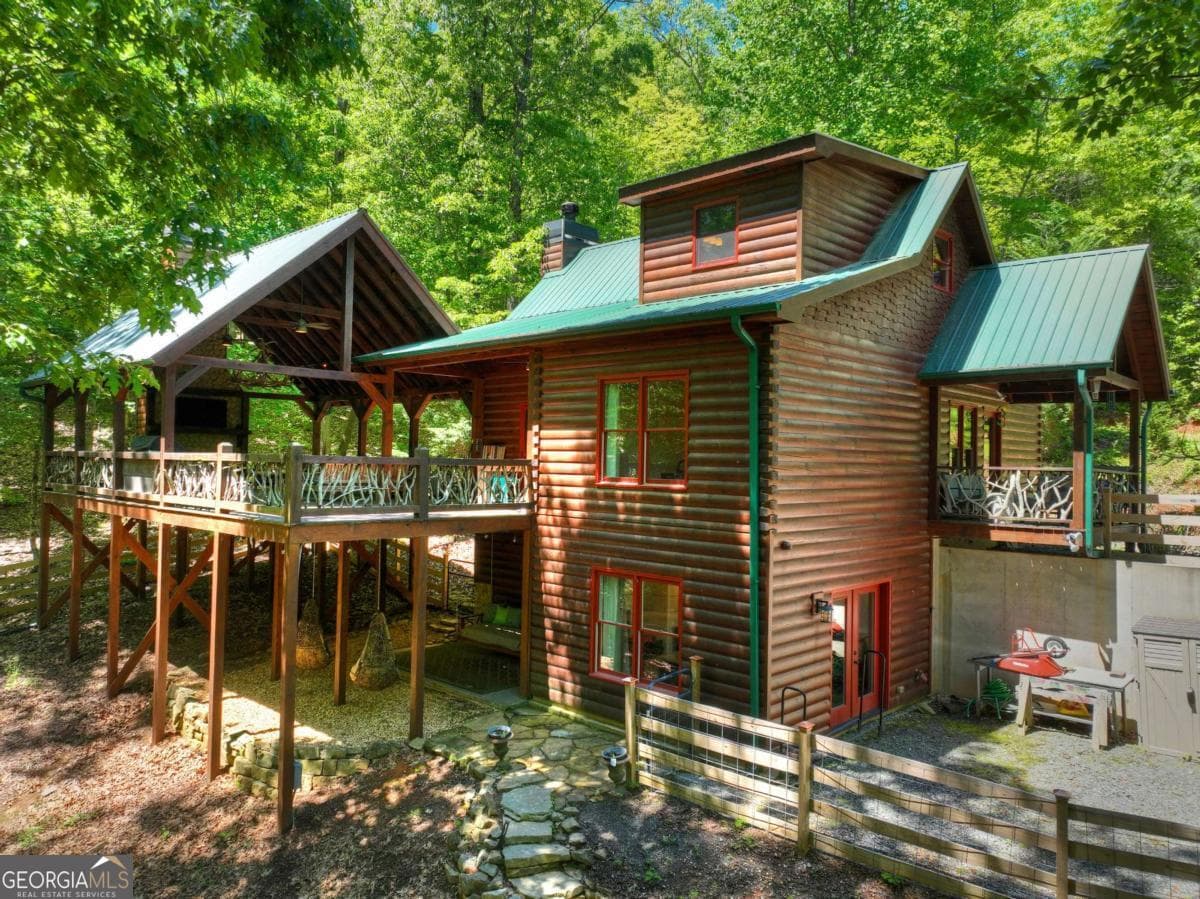 3 bedroom, 3 bathroom, 2,080 sq ft cabin,single family residence for sale at 101 Overlook Road, Blue Ridge, GA 30513 — photo 3