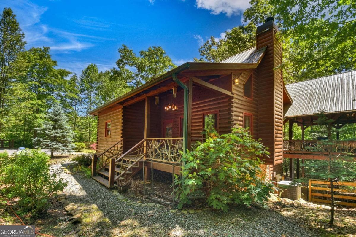3 bedroom, 3 bathroom, 2,080 sq ft cabin,single family residence for sale at 101 Overlook Road, Blue Ridge, GA 30513 — photo 4