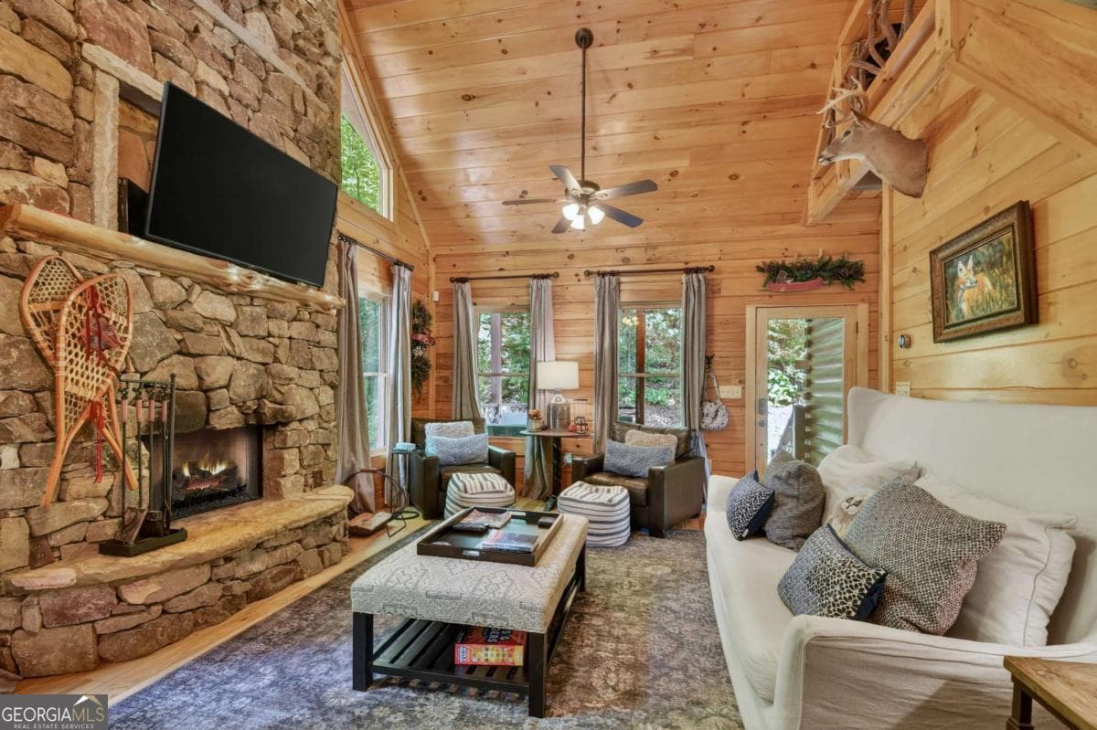 3 bedroom, 3 bathroom, 2,080 sq ft cabin,single family residence for sale at 101 Overlook Road, Blue Ridge, GA 30513 — photo 8