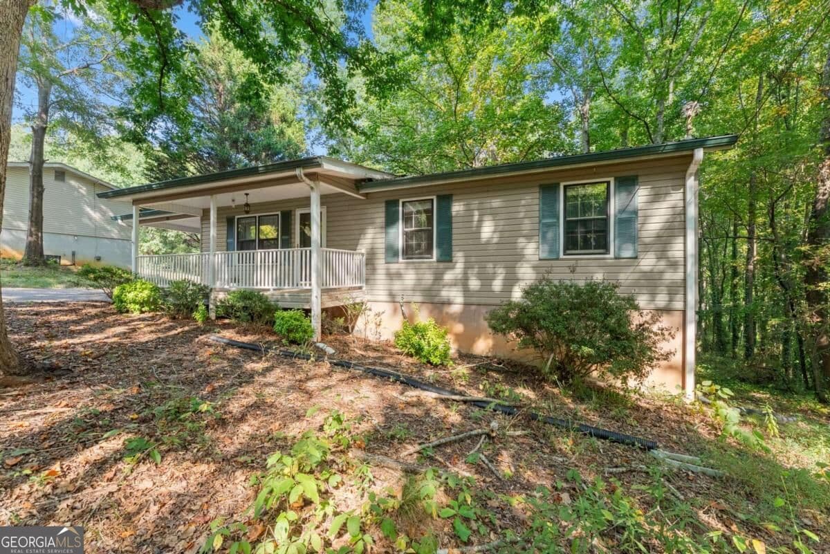 4 bedroom, 2 bathroom, 1,407 sq ft single family residence for sale at 3489 Bell Road, Gainesville, GA 30507 — photo 3