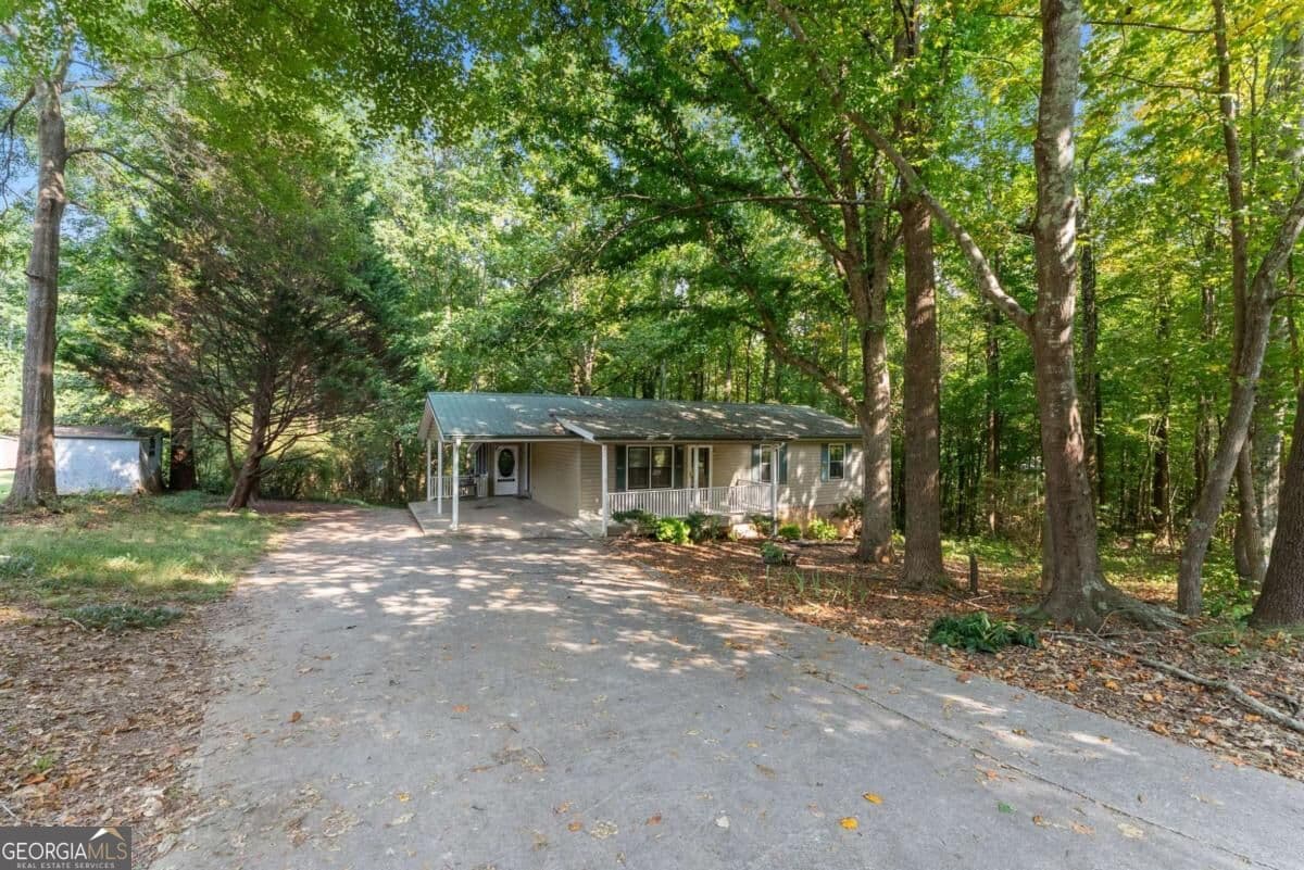 4 bedroom, 2 bathroom, 1,407 sq ft single family residence for sale at 3489 Bell Road, Gainesville, GA 30507 — photo 5