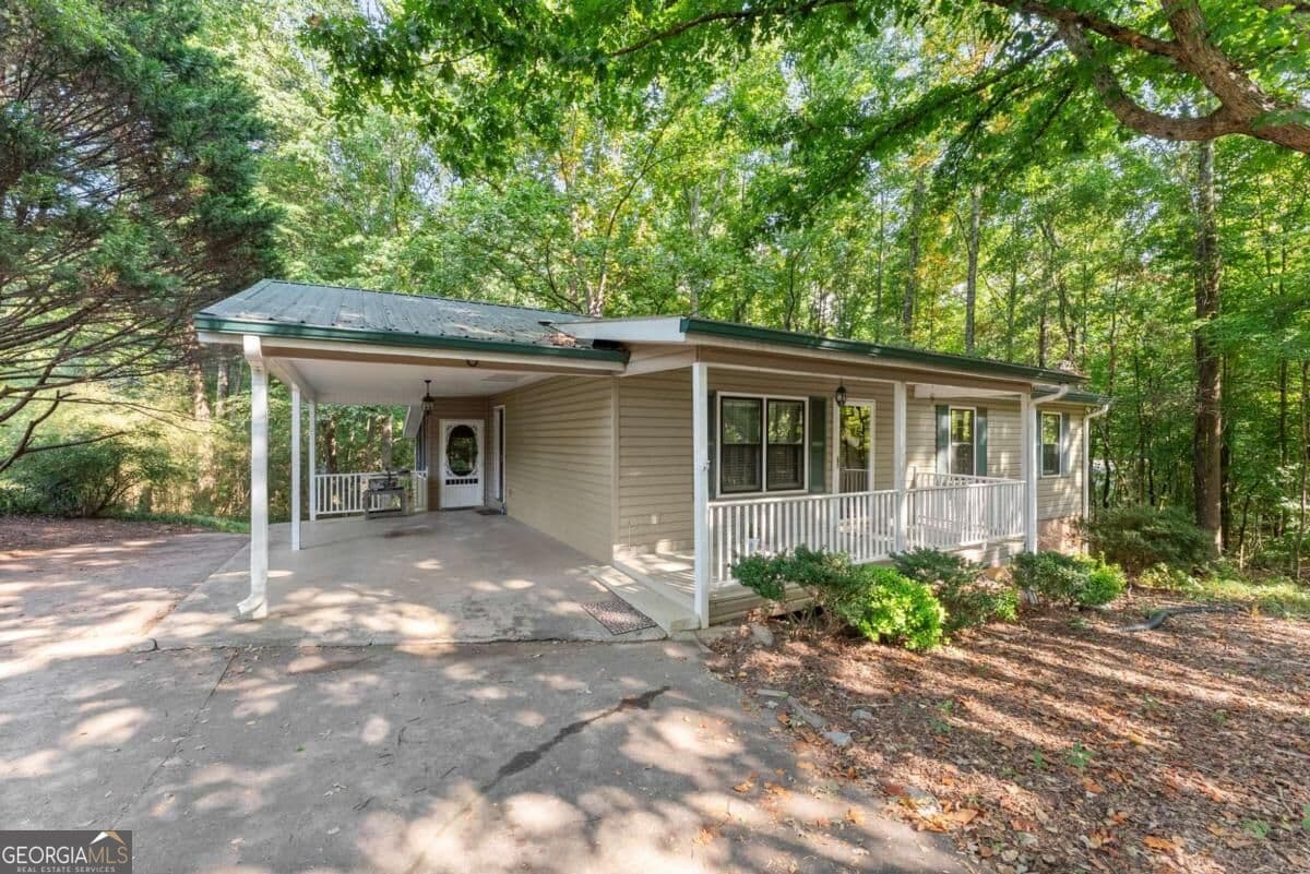 4 bedroom, 2 bathroom, 1,407 sq ft single family residence for sale at 3489 Bell Road, Gainesville, GA 30507 — photo 4