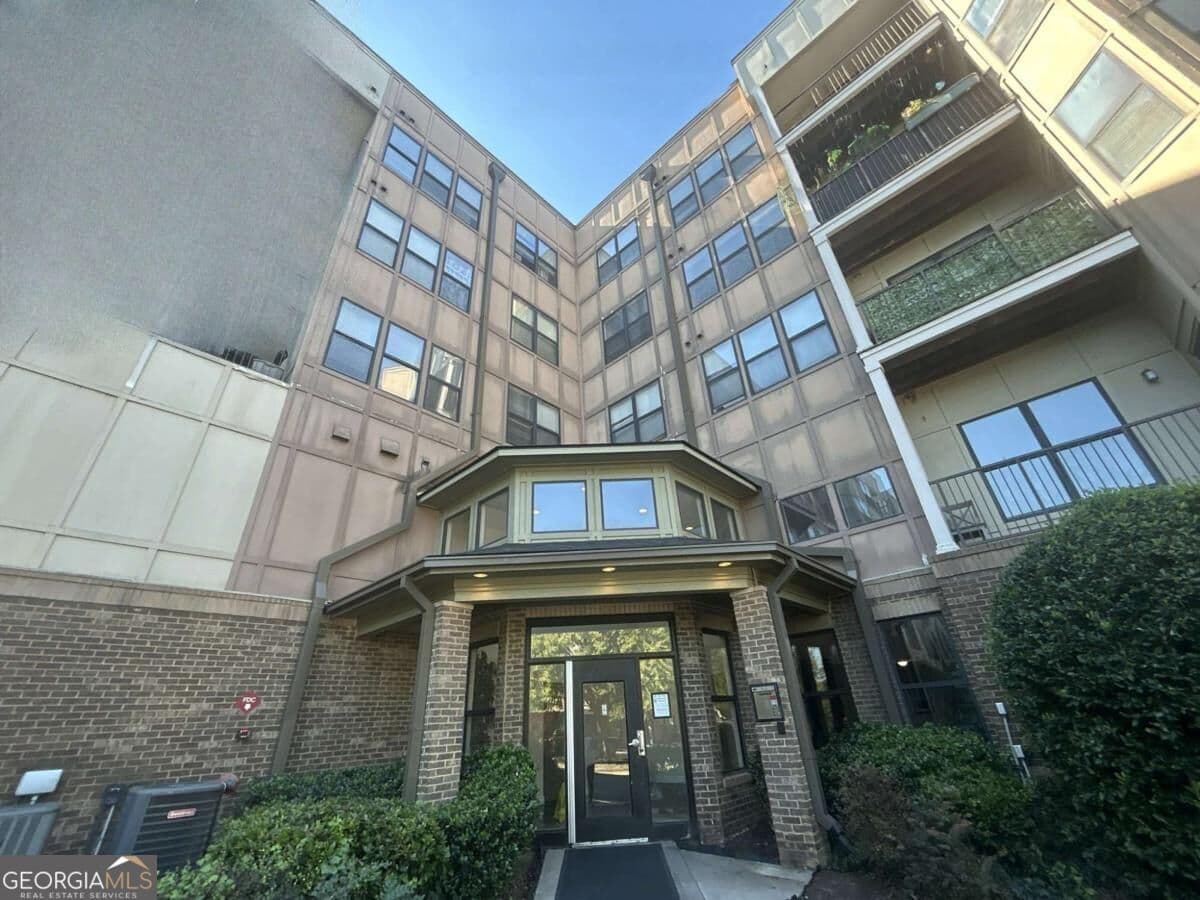 2 bedroom, 2 bathroom condominium for sale at 898 Oak Street 1222, Atlanta, GA 30310 — photo 2