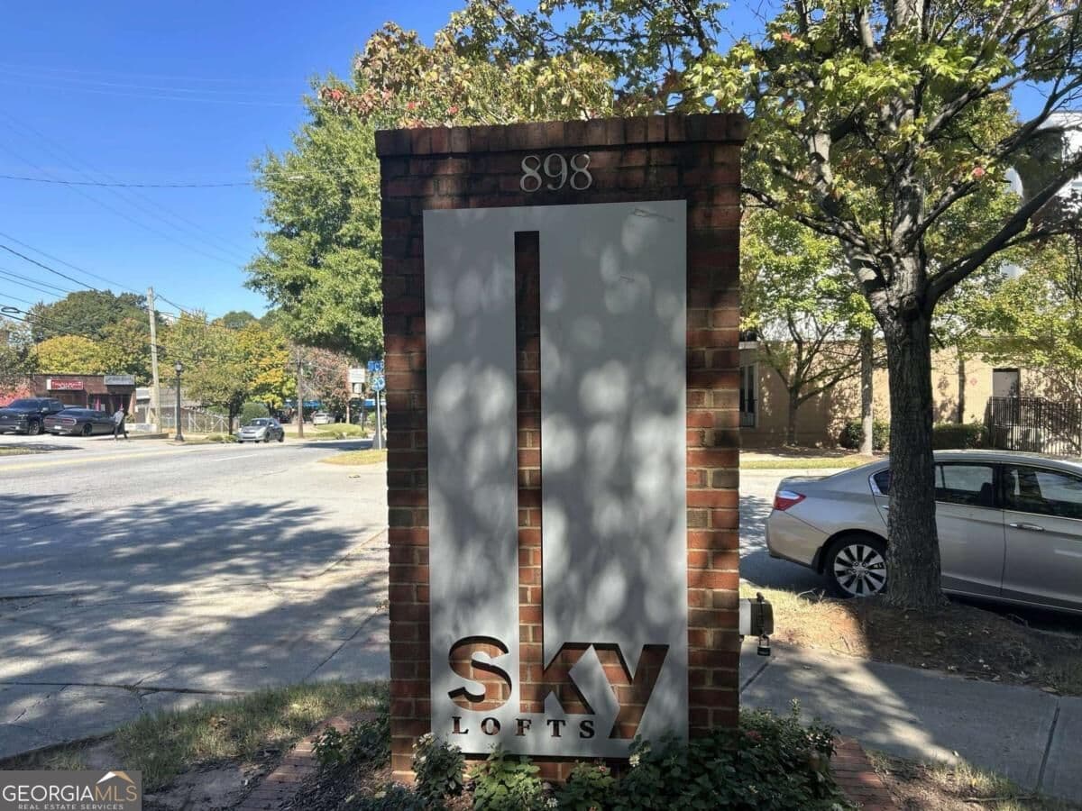 2 bedroom, 2 bathroom condominium for sale at 898 Oak Street 1222, Atlanta, GA 30310 — photo 5