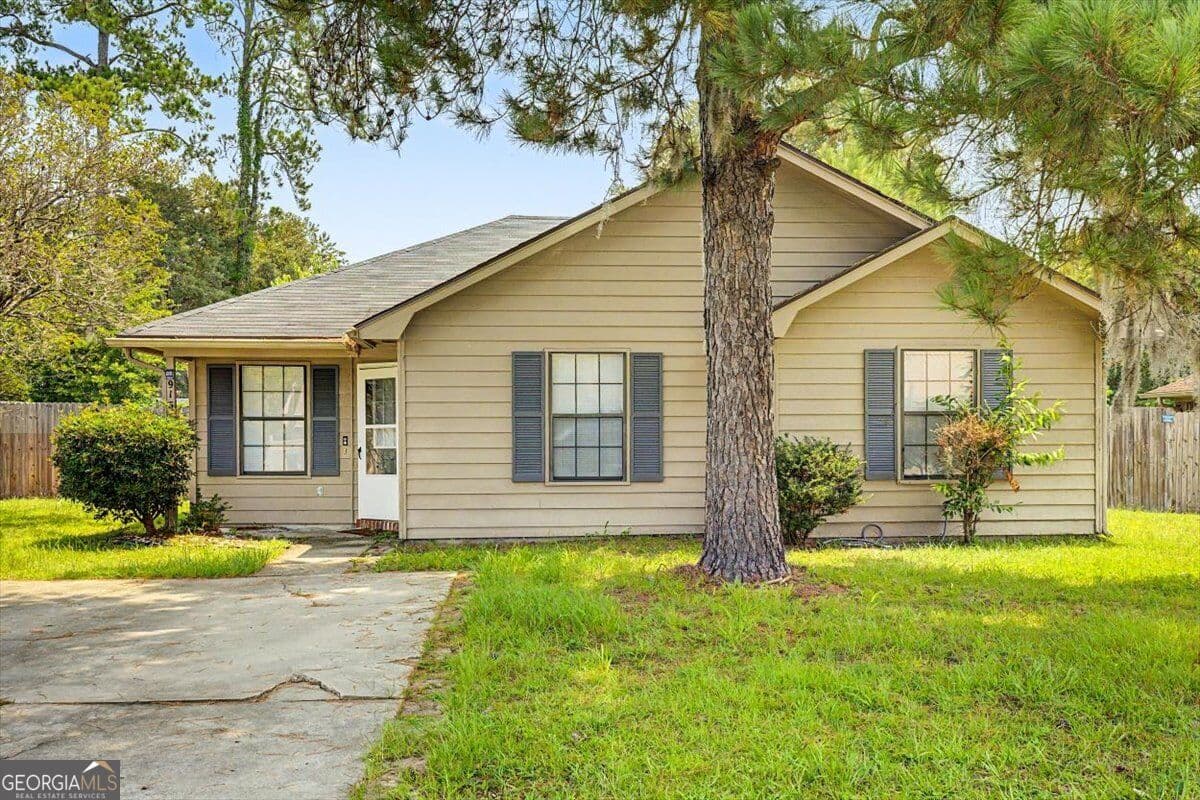 3 bedroom, 2 bathroom, 1,292 sq ft single family residence for sale at 916 Wrenwood Lane, Hinesville, GA 31313 — photo 3