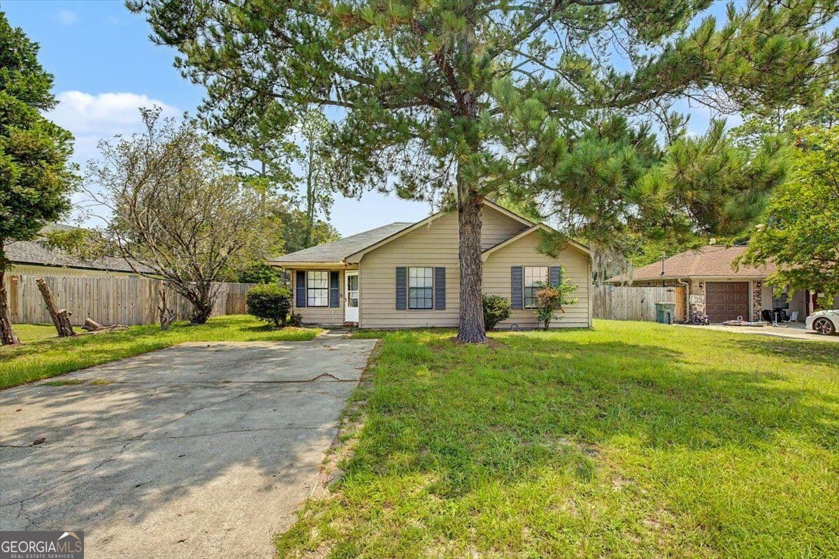 3 bedroom, 2 bathroom, 1,292 sq ft single family residence for sale at 916 Wrenwood Lane, Hinesville, GA 31313 — photo 1 of 37