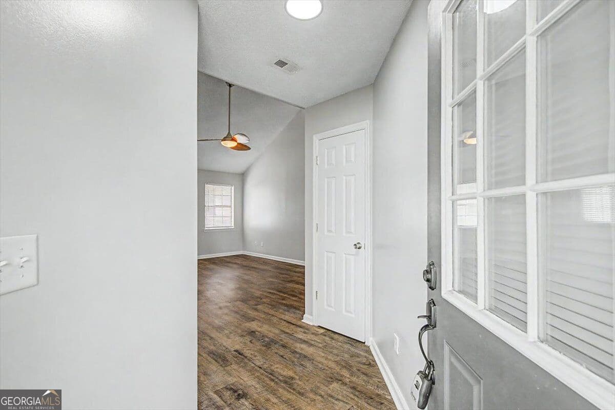 3 bedroom, 2 bathroom, 1,292 sq ft single family residence for sale at 916 Wrenwood Lane, Hinesville, GA 31313 — photo 5