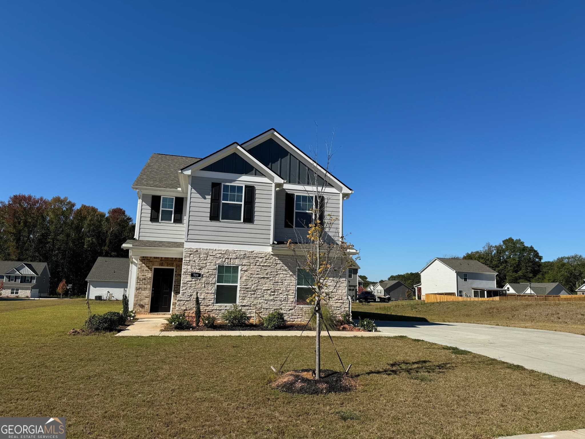 3 bedroom, 2.5 bathroom, 1,921 sq ft single family residence sold at 709 Woody Drive, Monroe, GA 30655