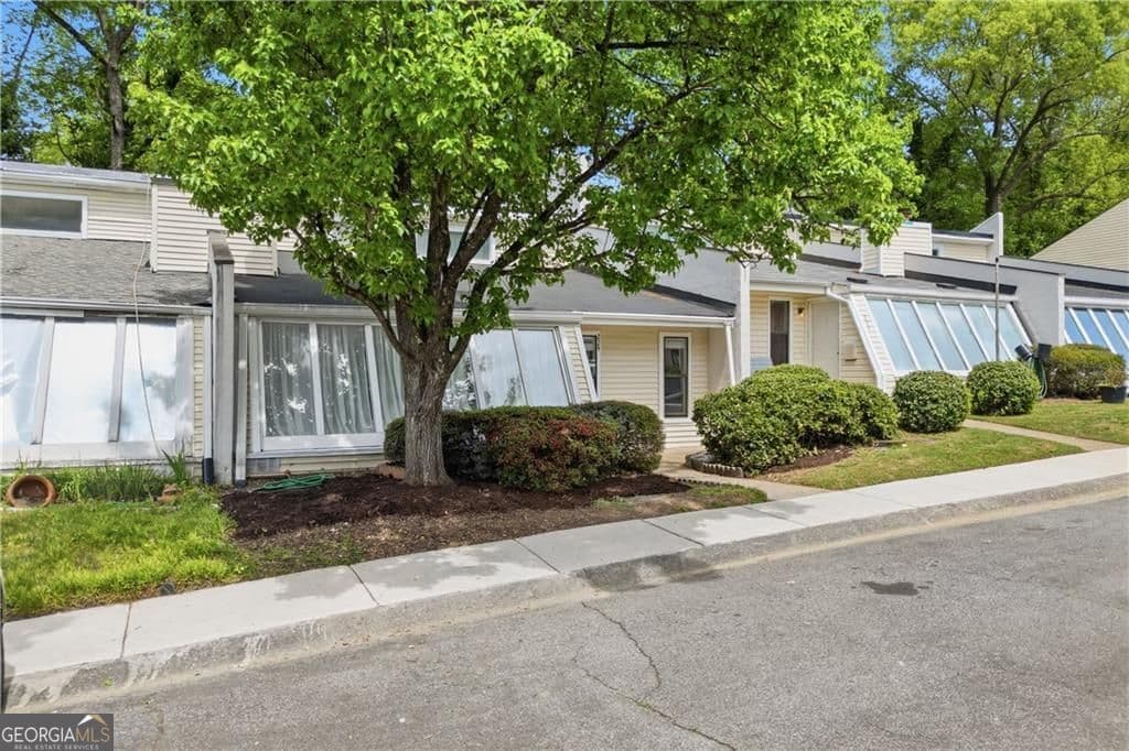 3 bedroom, 2 bathroom, 1,354 sq ft condominium for rent at 224 Goshen Lane, Woodstock, GA 30188 for $2,000 a month — photo 1 of 1