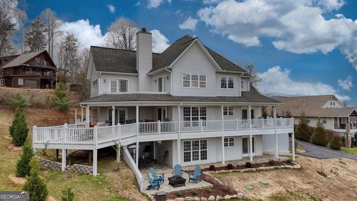 4 bedroom, 3.5 bathroom single family residence sold at 148 Mcintosh Circle, Hayesville, NC 28904