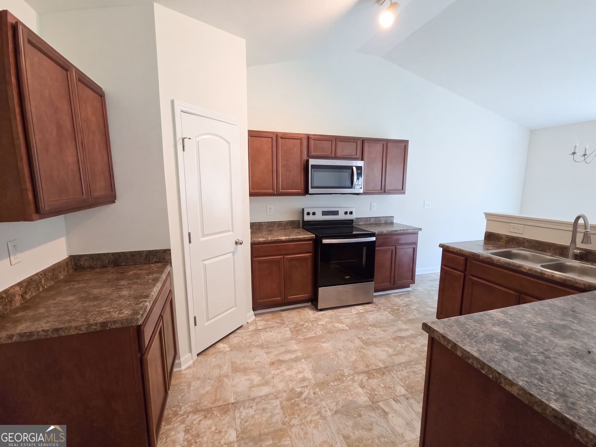 3 bedroom, 2 bathroom, 1,876 sq ft single family residence for sale at 1007 Haley Street, Macon, GA 31217 — photo 7