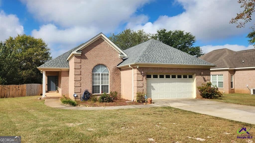 3 bedroom, 2 bathroom, 1,744 sq ft single family residence for sale at 220 Carrington Lane, Centerville, GA 31028