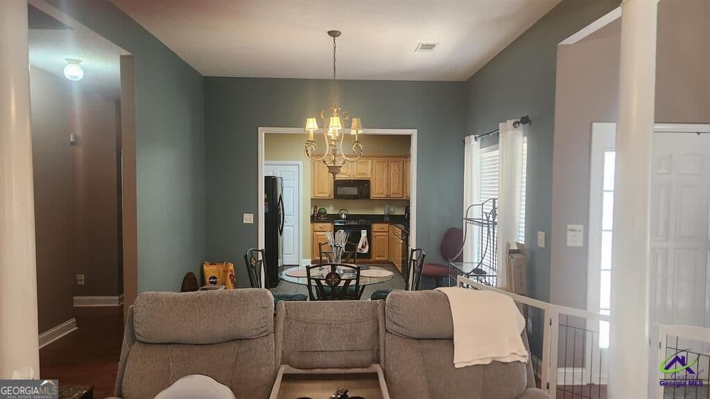 3 bedroom, 2 bathroom, 1,744 sq ft single family residence for sale at 220 Carrington Lane, Centerville, GA 31028 — photo 5
