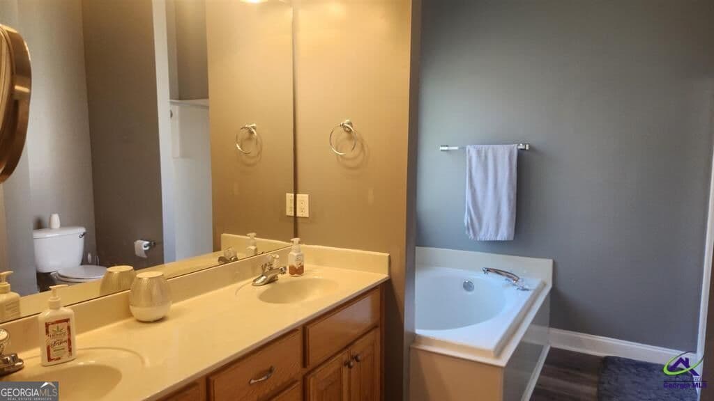3 bedroom, 2 bathroom, 1,744 sq ft single family residence for sale at 220 Carrington Lane, Centerville, GA 31028 — photo 8