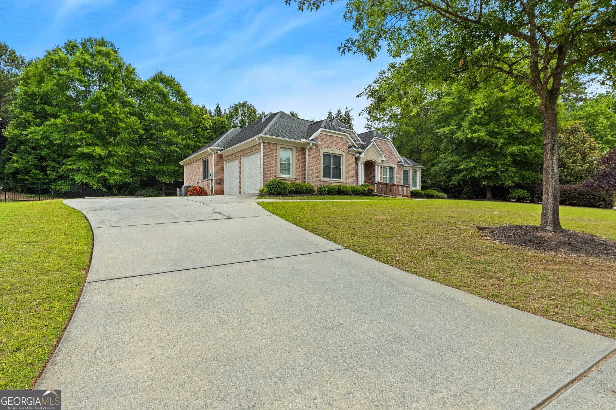 4 bedroom, 2.5 bathroom, 2,640 sq ft single family residence for sale at 1032 Willowood Lane, Atlanta, GA 30331 — photo 3