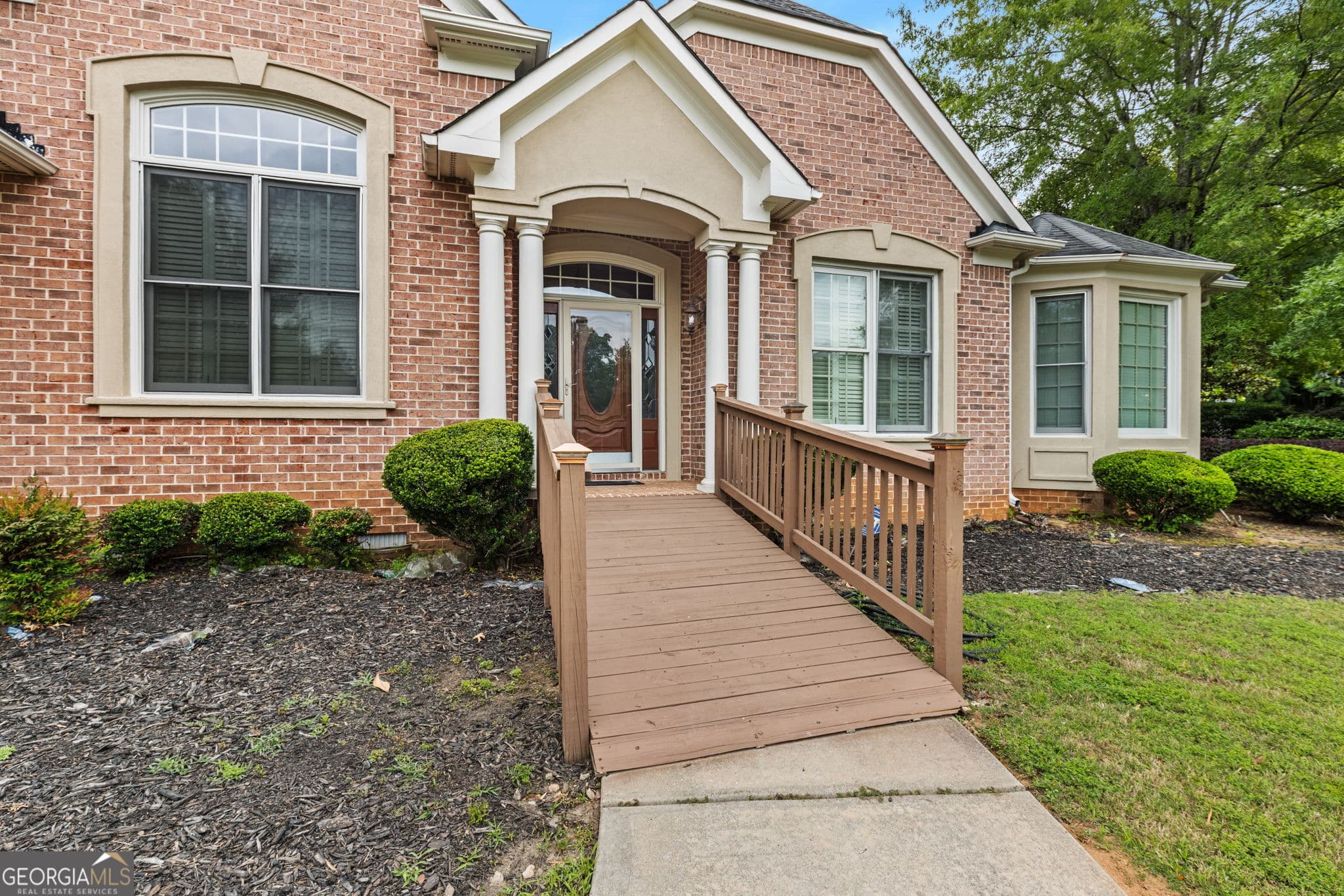 4 bedroom, 2.5 bathroom, 2,640 sq ft single family residence for sale at 1032 Willowood Lane, Atlanta, GA 30331 — photo 5