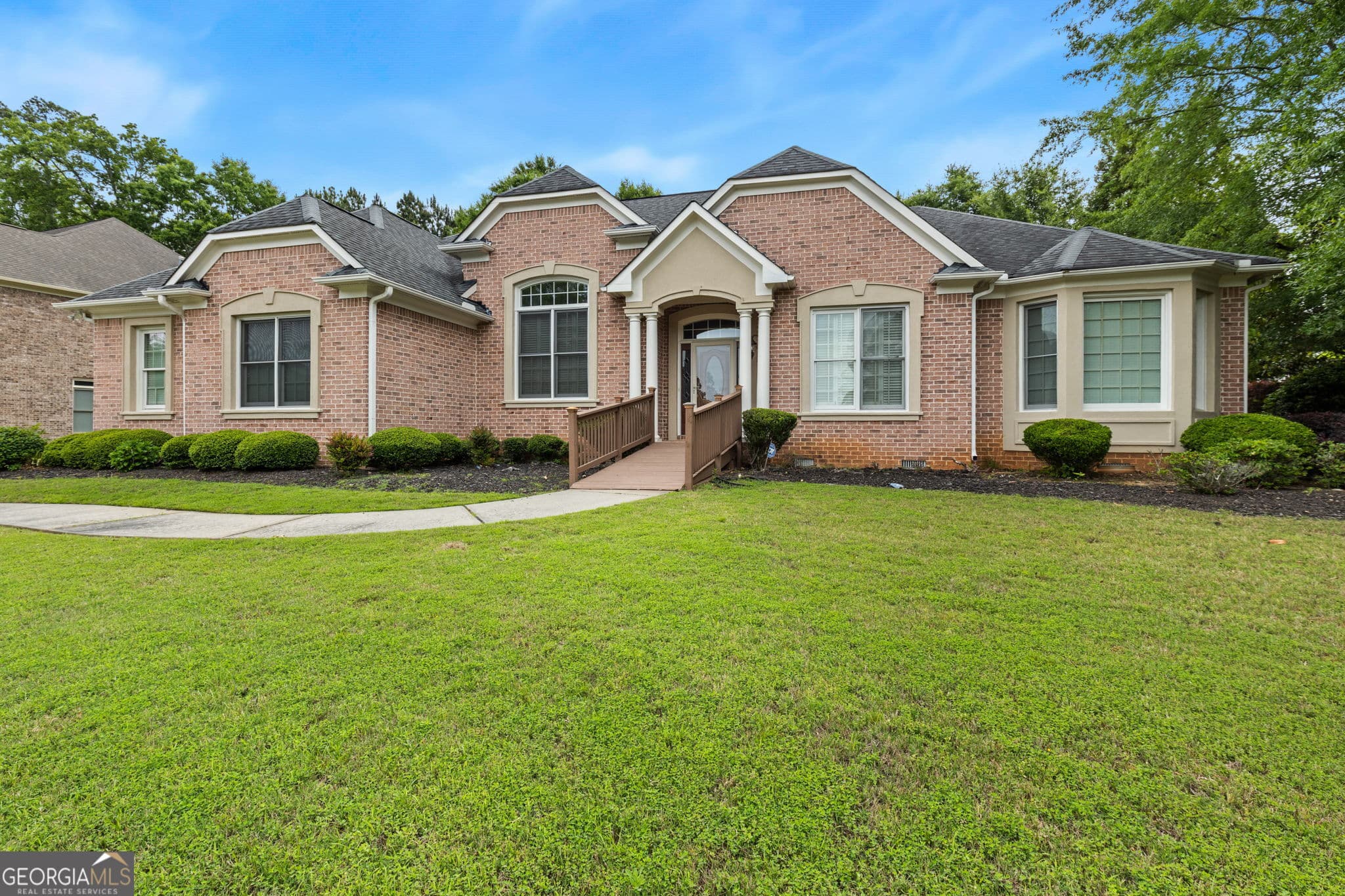 4 bedroom, 2.5 bathroom, 2,640 sq ft single family residence for sale at 1032 Willowood Lane, Atlanta, GA 30331 — photo 4