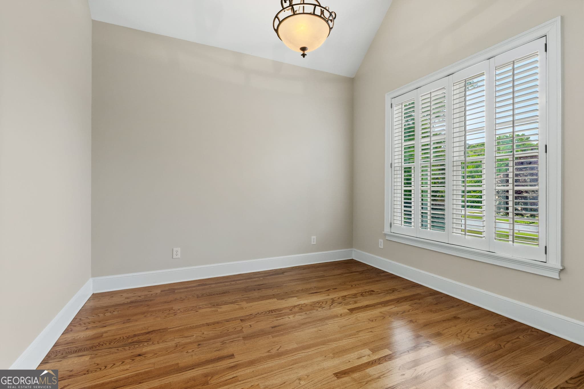 4 bedroom, 2.5 bathroom, 2,640 sq ft single family residence for sale at 1032 Willowood Lane, Atlanta, GA 30331 — photo 8
