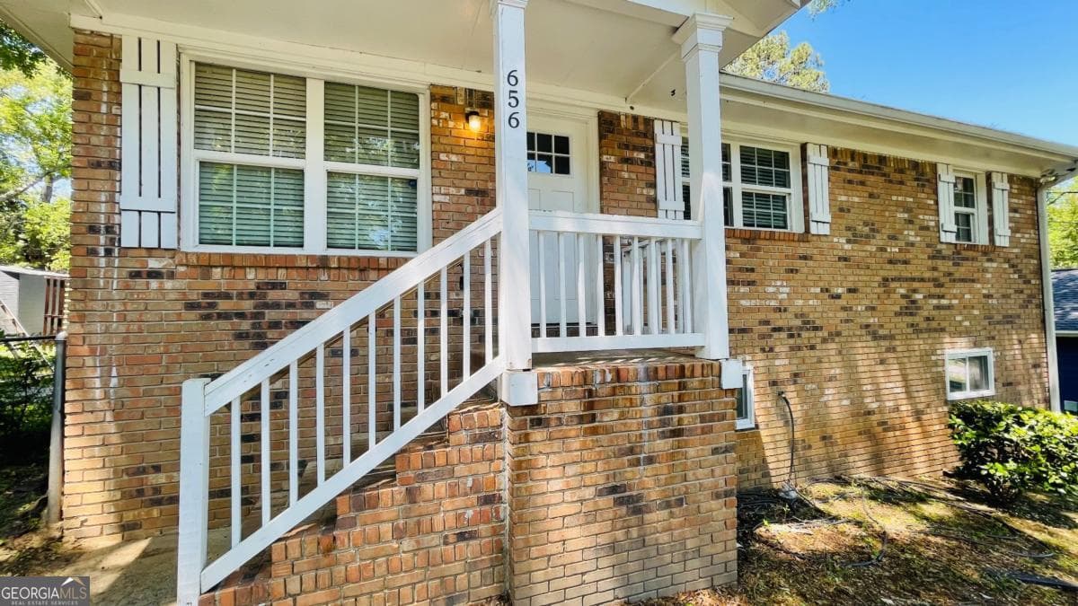 4 bedroom, 3 bathroom, 1,800 sq ft single family residence for sale at 656 Cedar Avenue, Atlanta, GA 30318 — photo 2