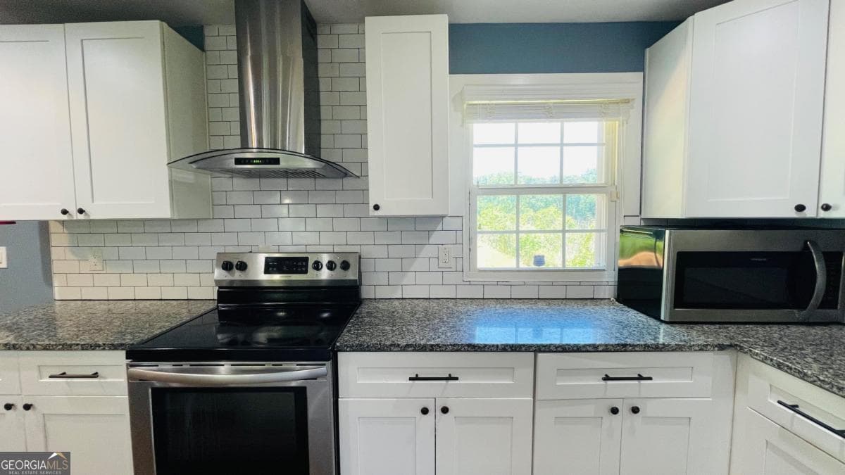 4 bedroom, 3 bathroom, 1,800 sq ft single family residence for sale at 656 Cedar Avenue, Atlanta, GA 30318 — photo 6