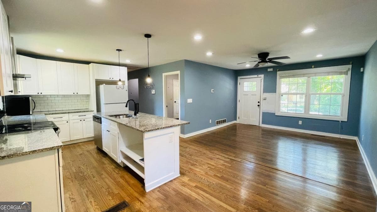4 bedroom, 3 bathroom, 1,800 sq ft single family residence for sale at 656 Cedar Avenue, Atlanta, GA 30318 — photo 7