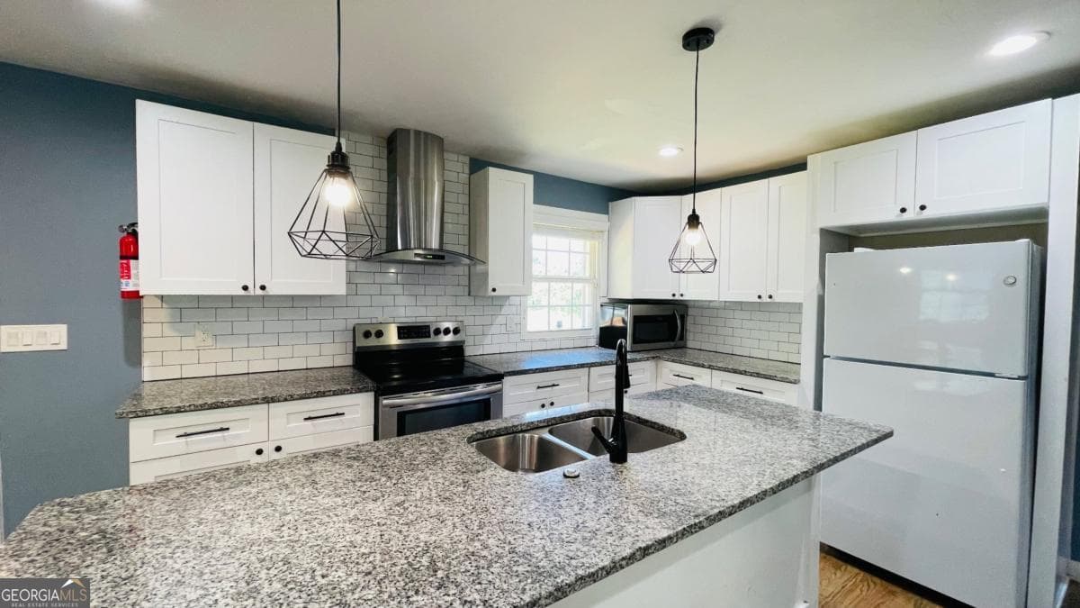 4 bedroom, 3 bathroom, 1,800 sq ft single family residence for sale at 656 Cedar Avenue, Atlanta, GA 30318 — photo 5