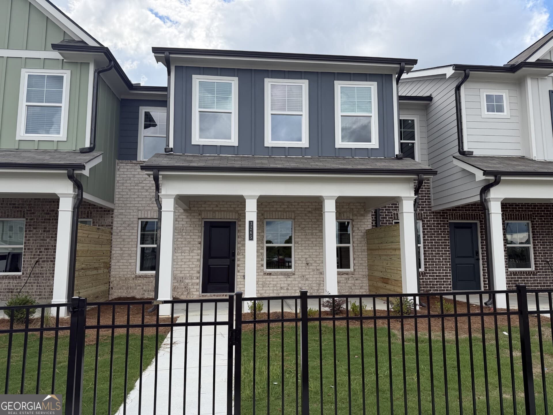 3 bedroom, 2.5 bathroom, 2,000 sq ft townhouse sold at 3265 Lake Carlton Road, Loganville, GA 30052