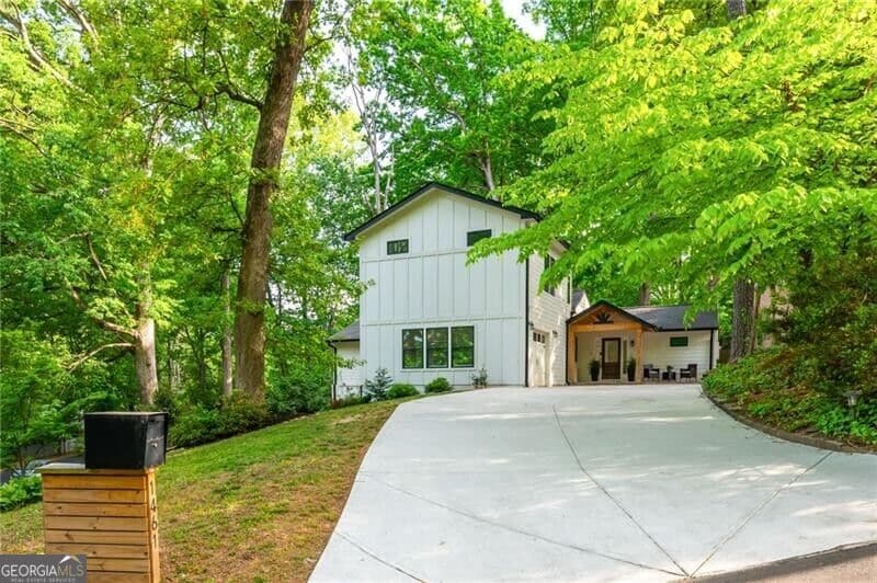 4 bedroom, 4.5 bathroom, 2,994 sq ft single family residence for rent at 1461 Lively Ridge Road, Atlanta, GA 30329 for $4,500 a month — photo 1 of 15