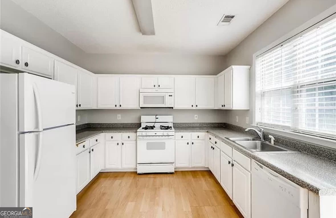 3 bedroom, 2.5 bathroom, 2,031 sq ft single family residence for rent at 2005 Maple Ridge Court, Acworth, GA 30101 for $2,700 a month — photo 5