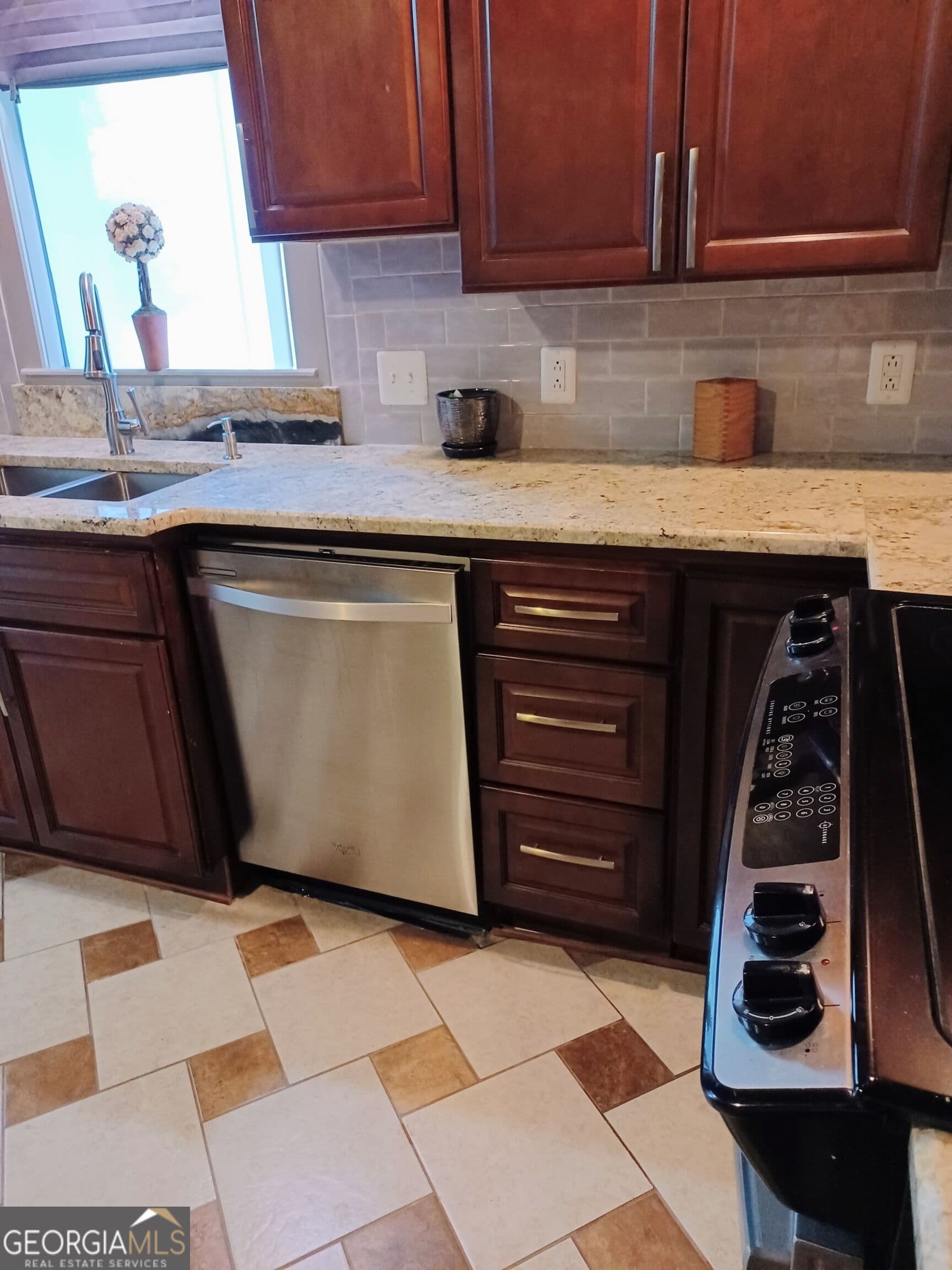 3 bedroom, 2 bathroom, 1,862 sq ft single family residence for sale at 3157 Parkwood Drive, Valdosta, GA 31605 — photo 7