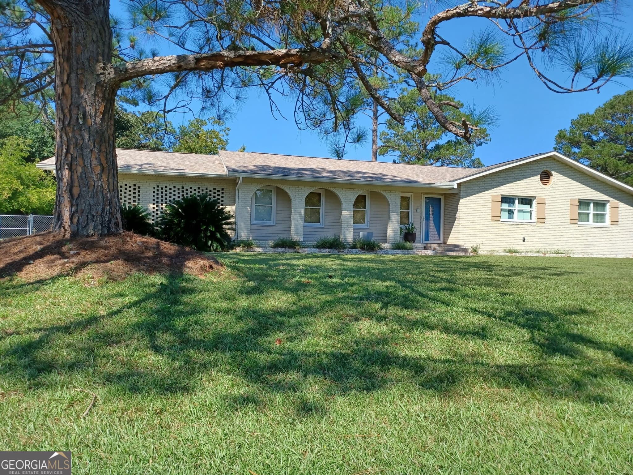 3 bedroom, 2 bathroom, 1,862 sq ft single family residence for sale at 3157 Parkwood Drive, Valdosta, GA 31605
