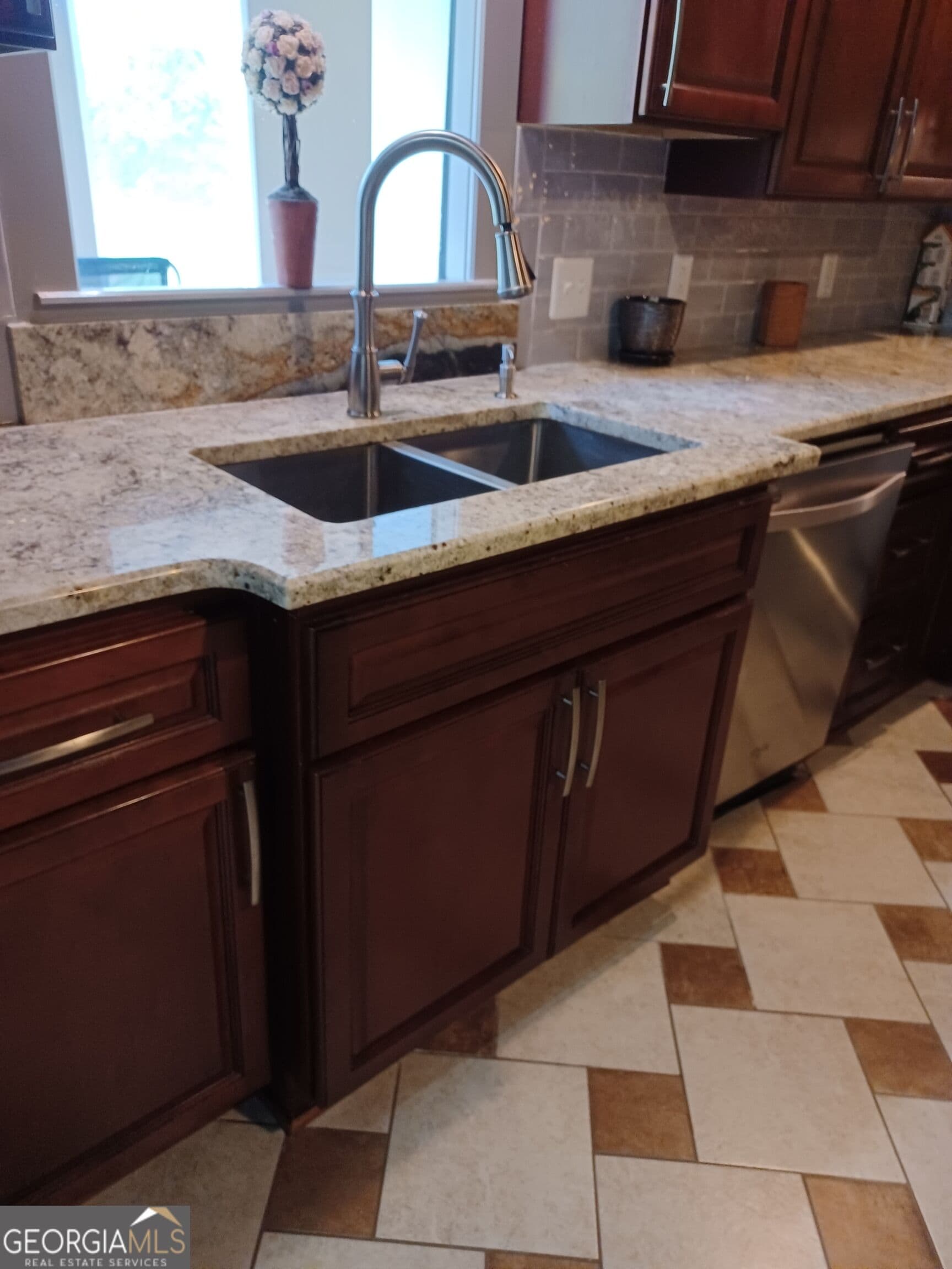 3 bedroom, 2 bathroom, 1,862 sq ft single family residence for sale at 3157 Parkwood Drive, Valdosta, GA 31605 — photo 9