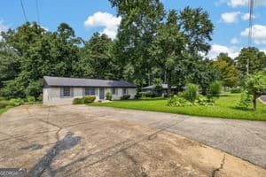 4 bedroom, 1.5 bathroom, 1,404 sq ft single family residence for sale at 899 E Glochester Place, Norcross, GA 30071 — photo 3