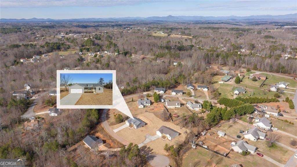3 bedroom, 2 bathroom, 1,618 sq ft single family residence for sale at 613 Cypress Drive, Mount Airy, GA 30563 — photo 4