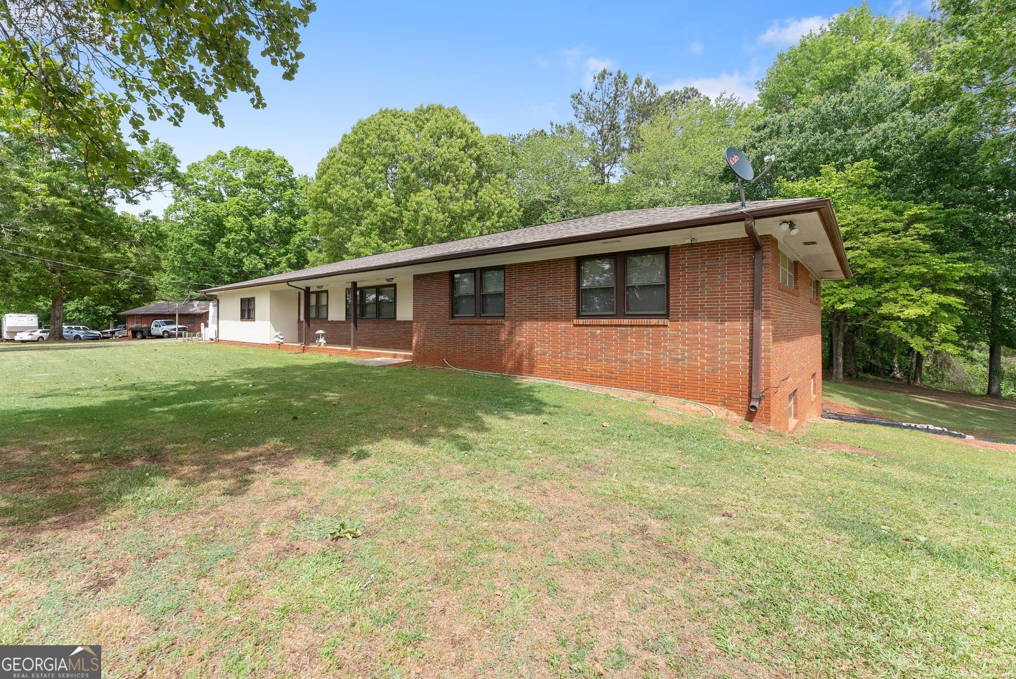4 bedroom, 3 bathroom, 2,297 sq ft single family residence for sale at 4508 Dicks Hill Parkway, Mount Airy, GA 30563 — photo 2