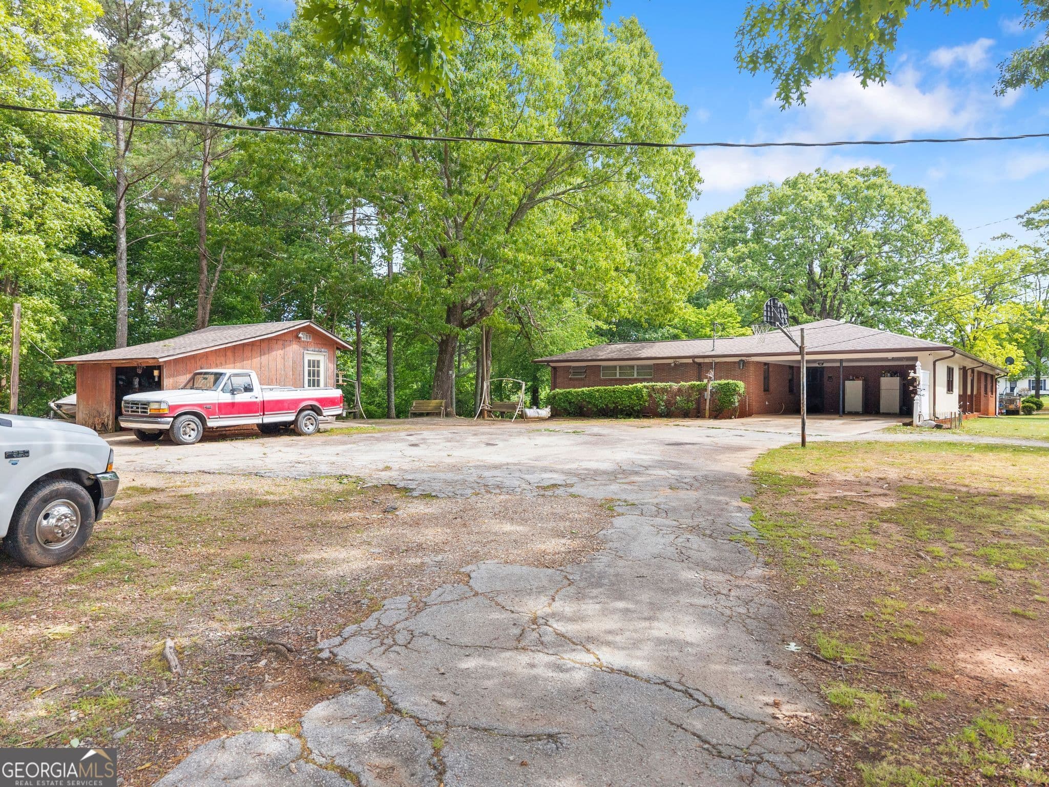 4 bedroom, 3 bathroom, 2,297 sq ft single family residence for sale at 4508 Dicks Hill Parkway, Mount Airy, GA 30563 — photo 6