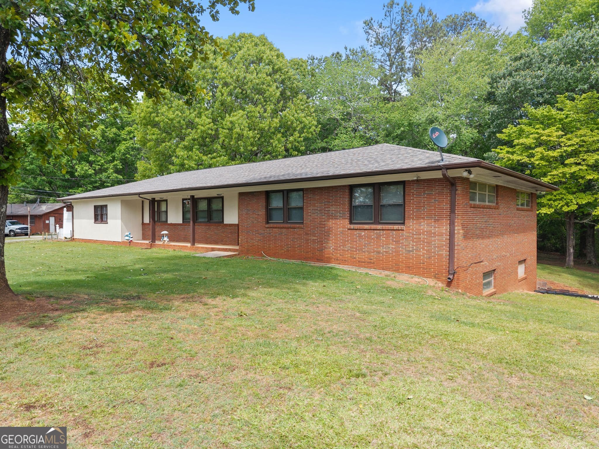 4 bedroom, 3 bathroom, 2,297 sq ft single family residence for sale at 4508 Dicks Hill Parkway, Mount Airy, GA 30563 — photo 3