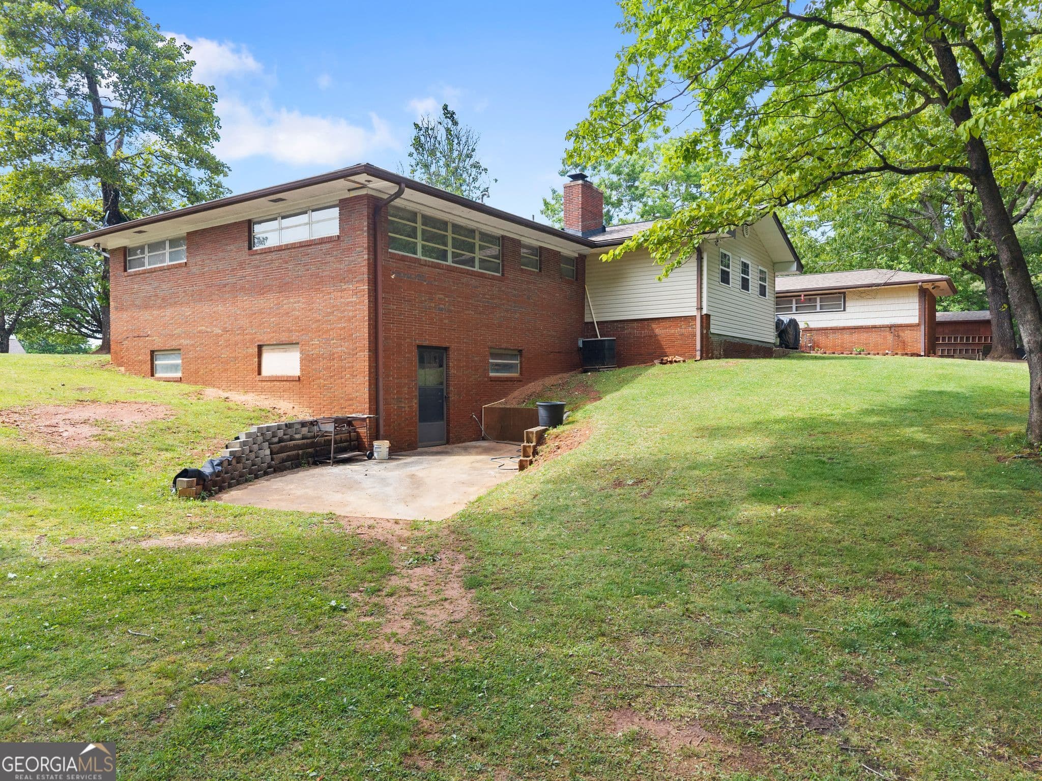 4 bedroom, 3 bathroom, 2,297 sq ft single family residence for sale at 4508 Dicks Hill Parkway, Mount Airy, GA 30563 — photo 9