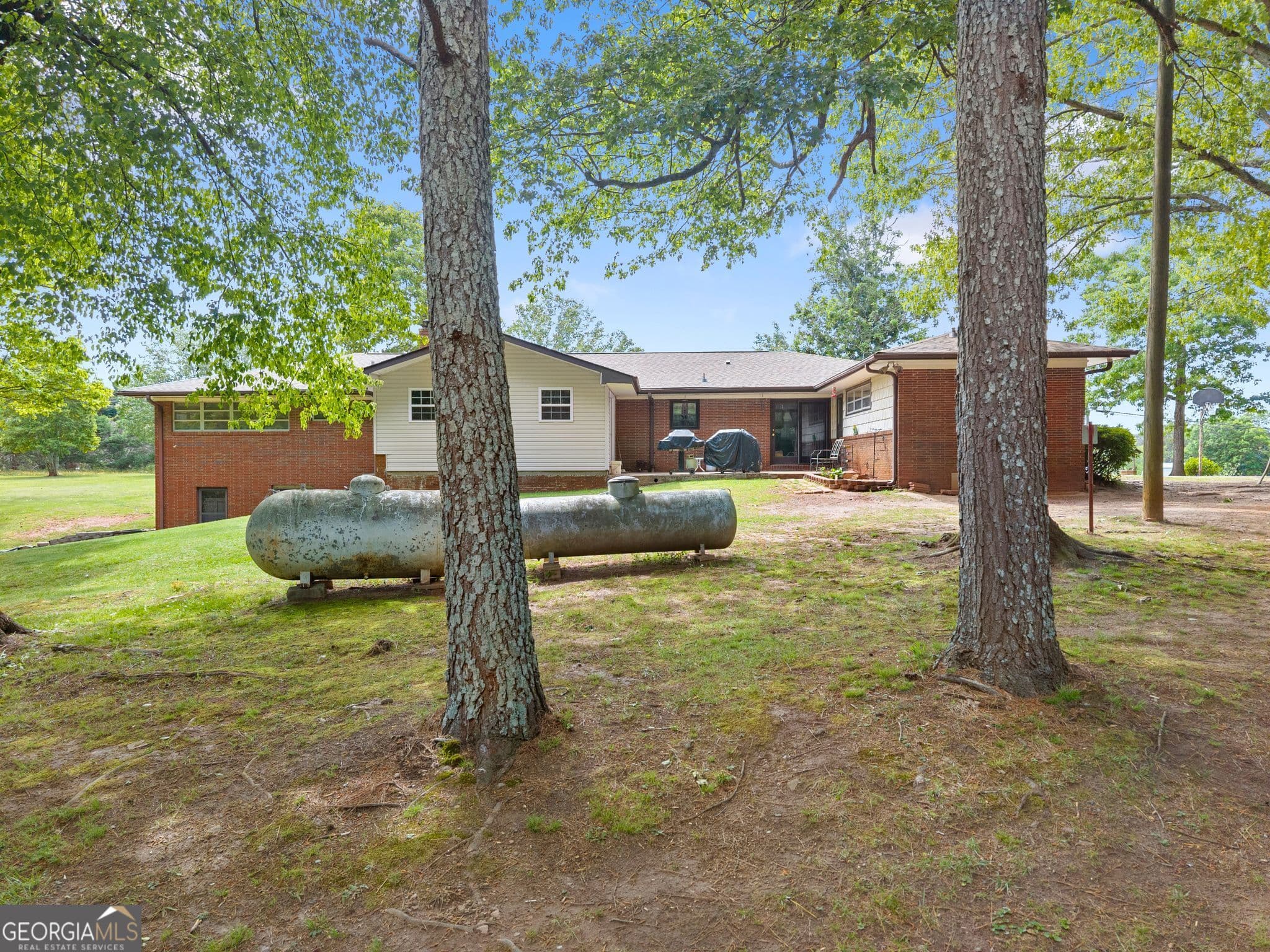 4 bedroom, 3 bathroom, 2,297 sq ft single family residence for sale at 4508 Dicks Hill Parkway, Mount Airy, GA 30563 — photo 10